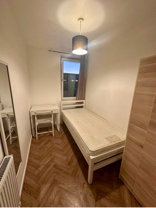 Cheap Single Room Near Mile End Station Avl Now Main Photo