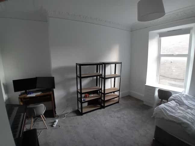 &pound;465 | 1 Room in 3 Bedroom flat Main Photo