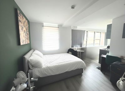 Spacious Studio Just One Minute from Queensgate!😍 Main Photo