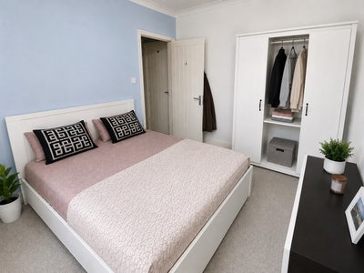 Spacious Room for Couple/ Two People- E11, Leyton Main Photo