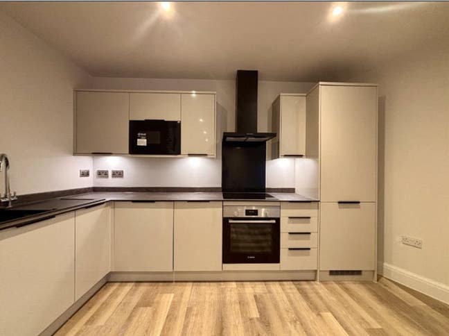 Brand New 1-Bed Flat - 2 Mins to Station Main Photo