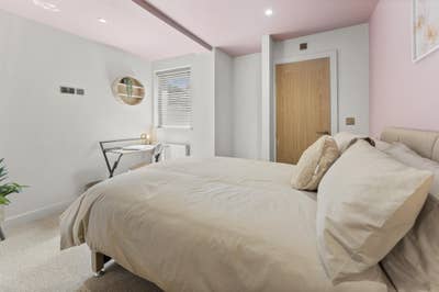 The Homely En-Suite Room - Belsize Avenue PE2 Main Photo