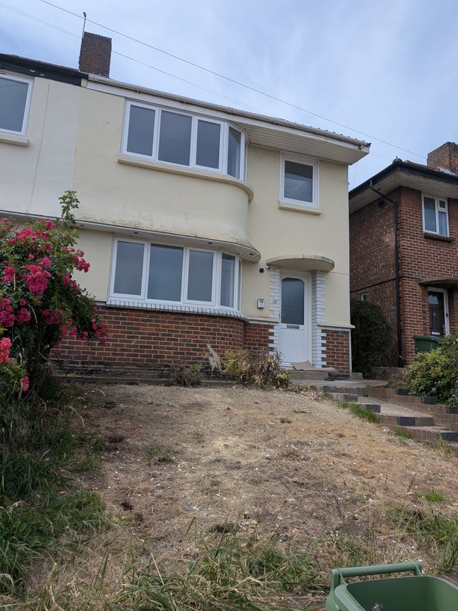 Brand New Units with Private En-Suite & Kitchenett Main Photo
