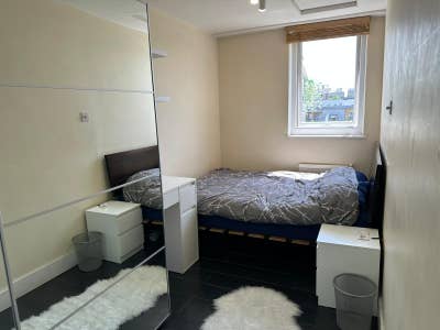 Double Room in Surrey Quays – 5 Min Walk to Statio Main Photo