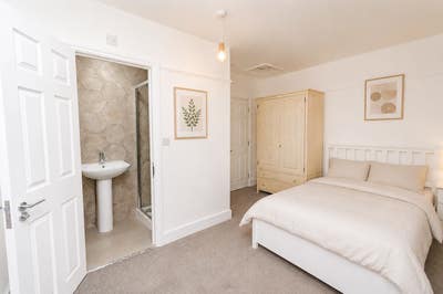 ✨Large Ensuite Room in E3 Mile End/ Bow ✨ Main Photo