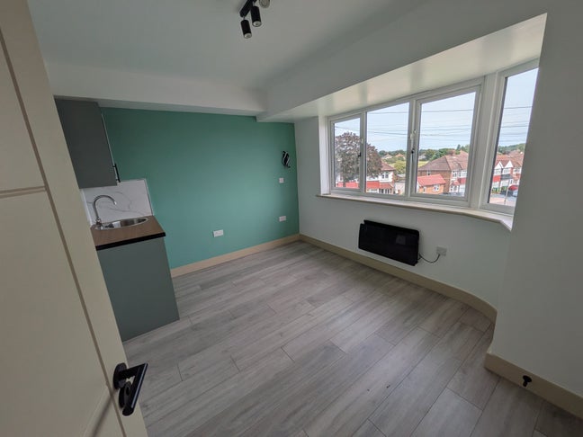 Brand New Units with Private En-Suite & Kitchenett Main Photo