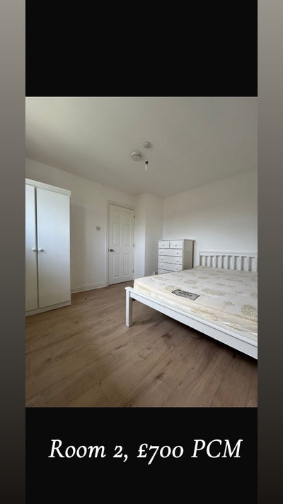 4 bedroom house with living room close to hospital Main Photo