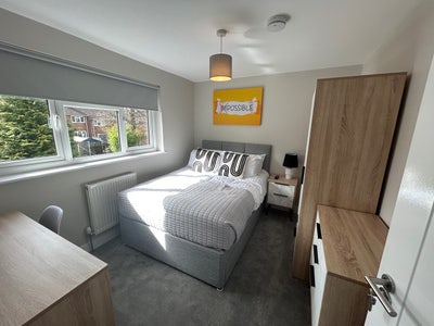 Refurbished Professional House Share  Main Photo