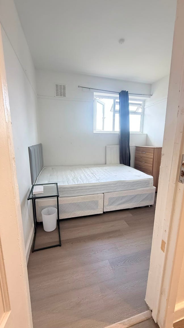 Beautiful double room in East Acton Main Photo