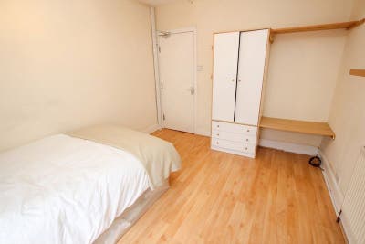 Large Beautiful Double Room in Central Reading Main Photo