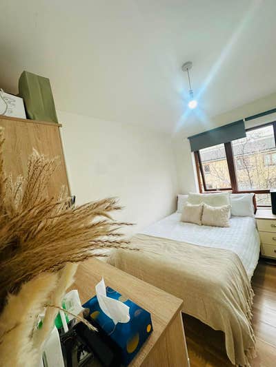 One double room available for rent in E14 Main Photo
