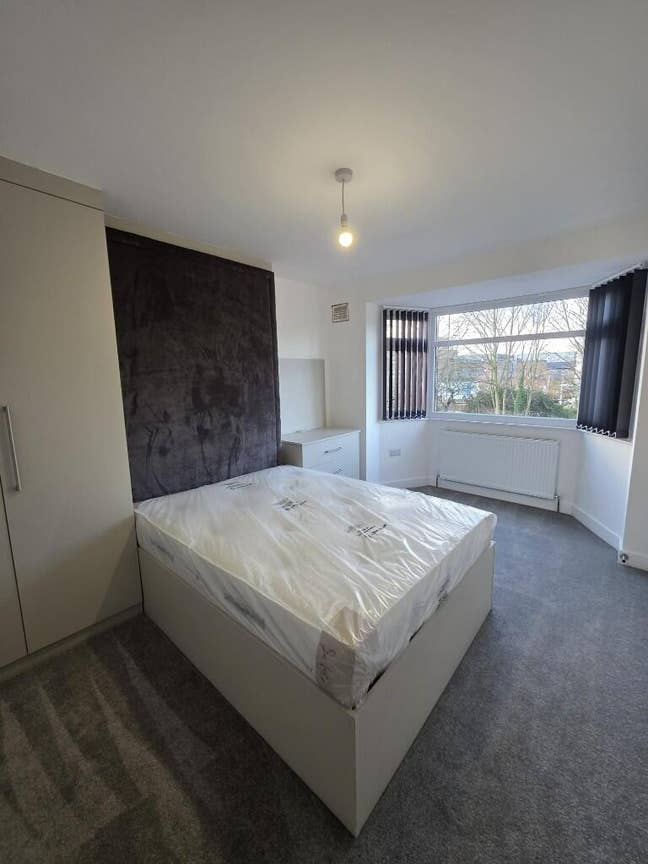 Premium rooms available in a newly refurbed HMO Main Photo