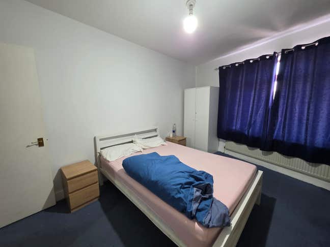 Fantastic 2 Bed Flat Right Next to Whitechapel Sta Main Photo