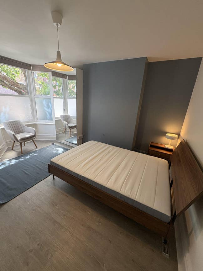 Newly Renovated Room Nether Edge All Bills inc  Main Photo