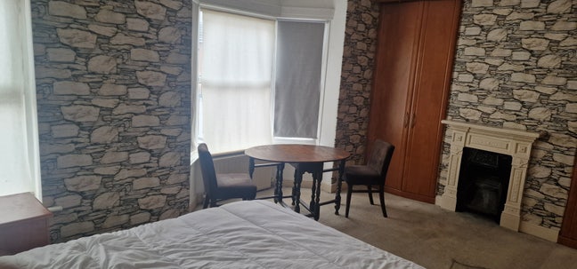 Very large double room for rent Main Photo