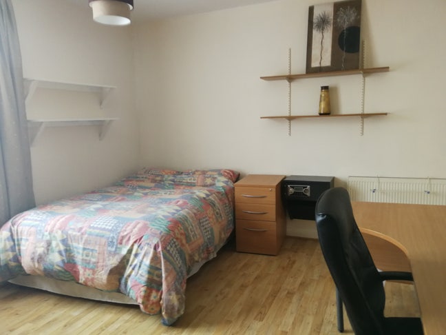 4 Large Student Rooms - Newly Refurbished  Main Photo