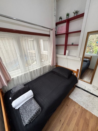 Comfortable Private Room in London  Main Photo