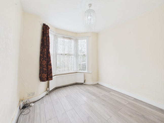 3 bedroom house to rent in prime location Main Photo
