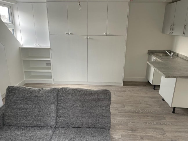 Gilmore Road Studio | En-Suite | Available August Main Photo