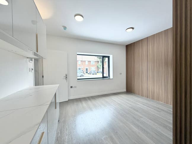 Brand New 1 Bed Flat in Morden Main Photo