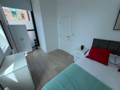 ✨ Stylish Rooms Near Canary Wharf – Move In Now Main Photo