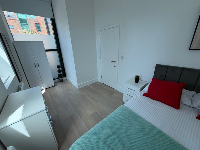 ✨ Stylish Rooms Near Canary Wharf – Move In Now Main Photo