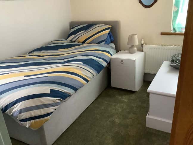 Furnished single room Main Photo