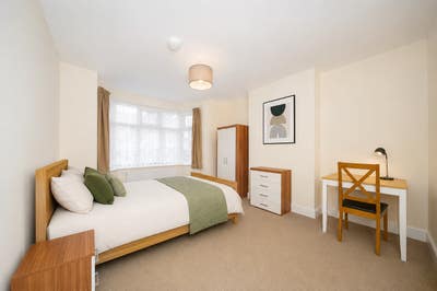 "Super Large Stylish Double Bedroom" Main Photo