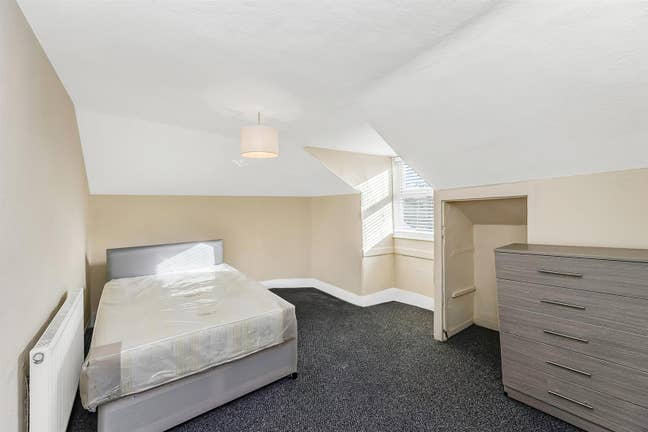 Available Now | Offered Furnished | Double rooms Main Photo