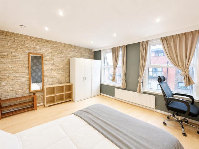Huge Room 3 Min Walk to Surrey Quays Main Photo