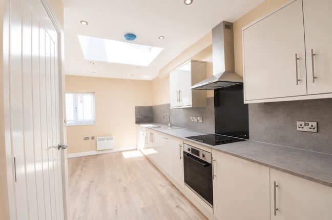 ✨ Brand New Luxury Self-Contained Flats Available✨ Main Photo
