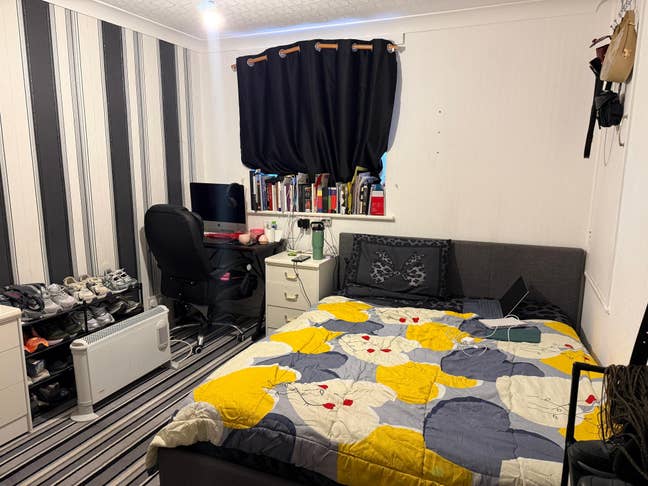 Beautiful spacious room in a 1st floor flat  Main Photo