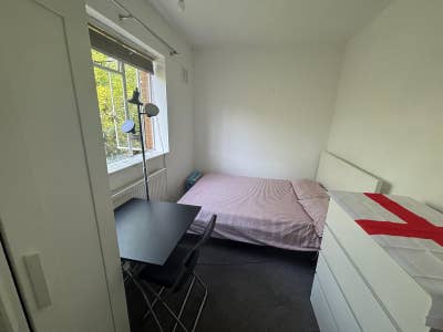 Spacious Double Room Available in SW4 Main Photo