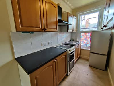 Roundhay  1 Bed S/C   Flat  Near Roundhay  Park Main Photo
