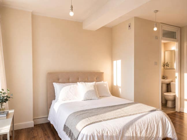 1 En-suite 1 Double Room Available Near E14 August Main Photo
