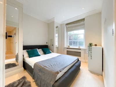 Fantastic Double Room | St John's Wood Main Photo