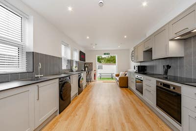 Brand New & Stunning - Heygate Avenue Main Photo