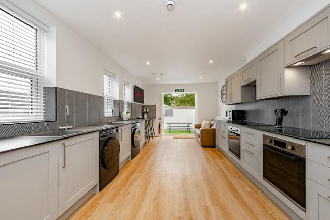 Brand New & Stunning - Heygate Avenue Main Photo
