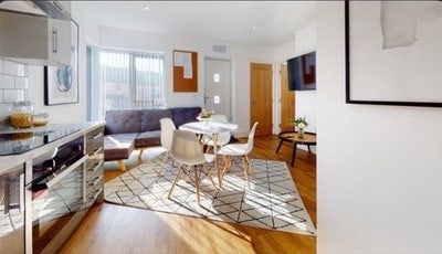2 bedroom flat. Close to uni of N Main Photo