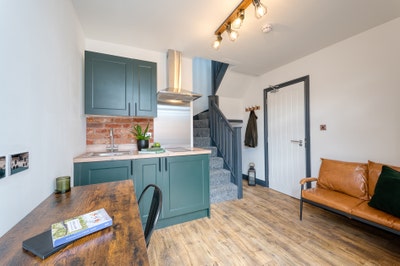 Stunning Maisonette Studio with Private Entrance! Main Photo