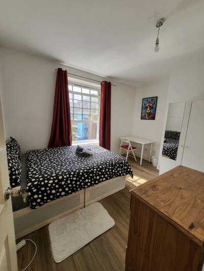 3 rooms next to battersea power station in July! Main Photo