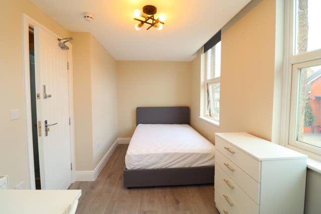 Stunning Room - SE8 - Modern Spacious Flat+Living Main Photo