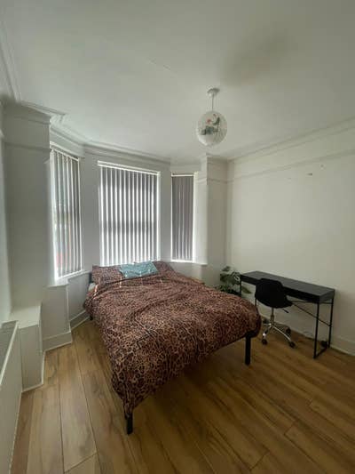 Double bedroom available in Fallowfield Main Photo