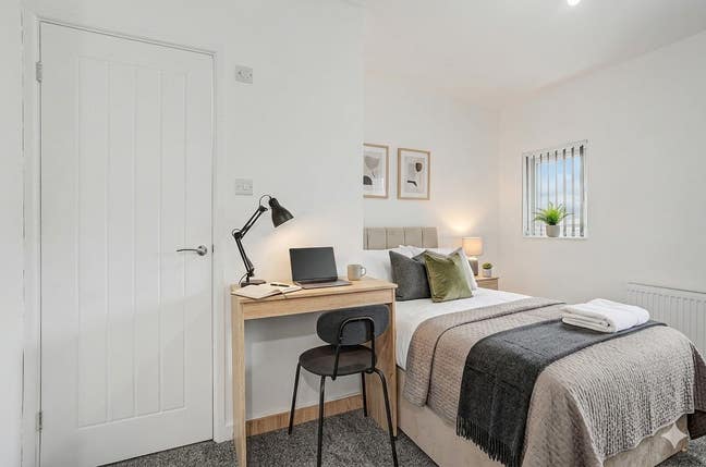 All En-Suite Furnished Rooms - Bills Included Main Photo