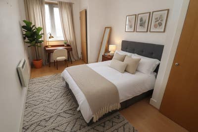 Beautiful Double Rooms Available Near Tower Hill Main Photo