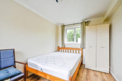Newly redecorated furnished double room available  Main Photo