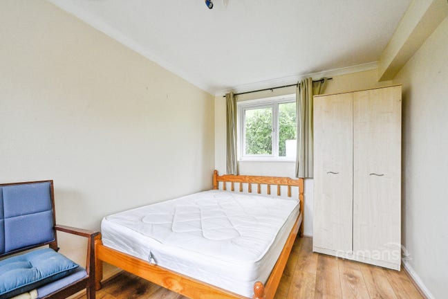 Newly redecorated furnished double room available  Main Photo