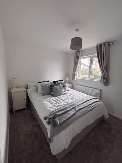 Working professionals- double room in 2 bed house Main Photo