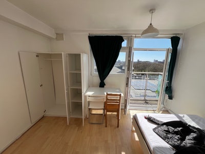 Furnished Double Room, 1 min from Mile End Main Photo