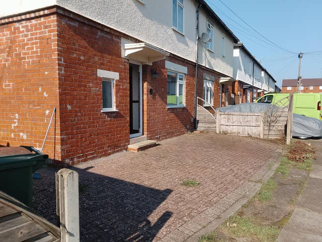  Single room and double bed room with parking  Main Photo